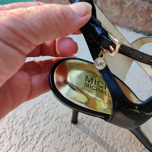 Michael Kors strappy ankle strap patent leather heeled sandal - Picture 5 of 16